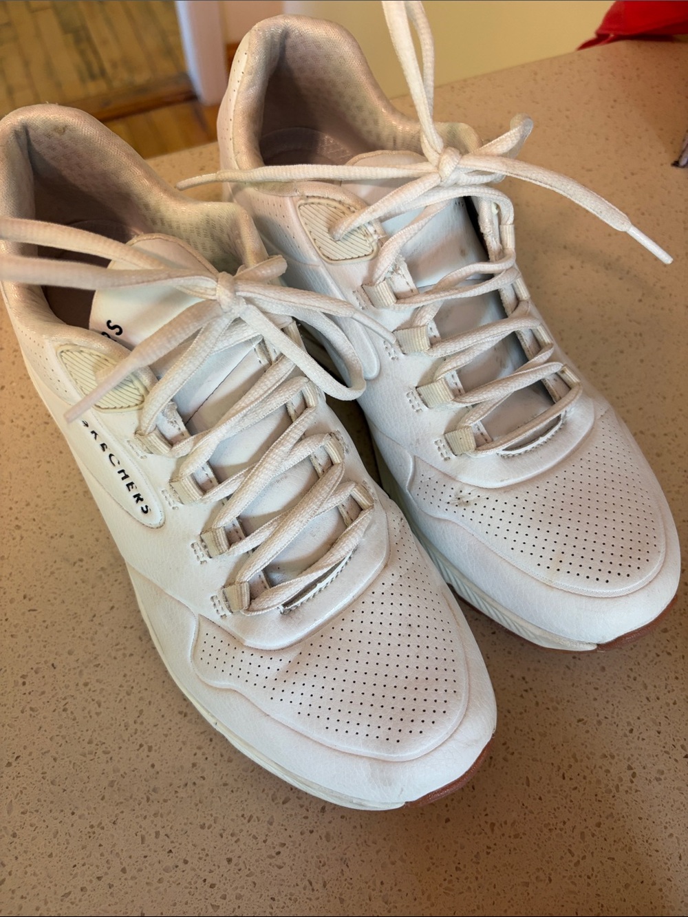 Skechers Women's White Athletic Lace-Up Sneakers Size 8